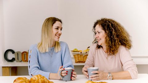 2mother-daughter-happy-640x360.jpg